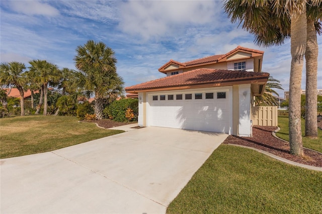 view of front of house featuring a front lawn