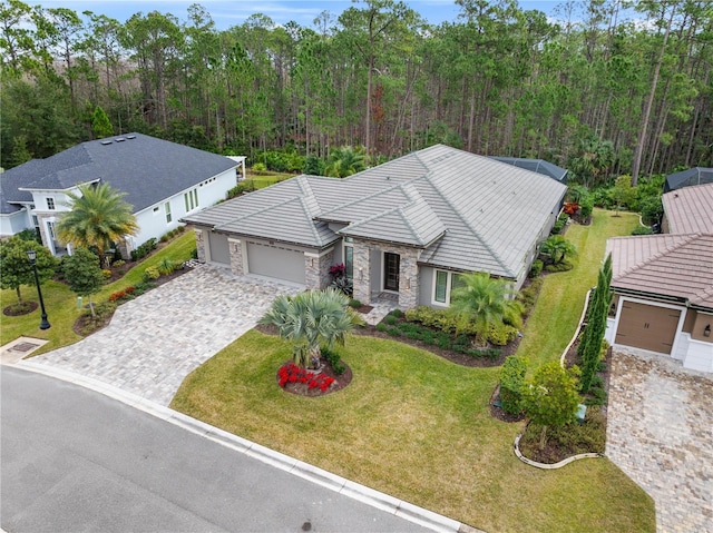 view of front of property featuring a garage and a front yard