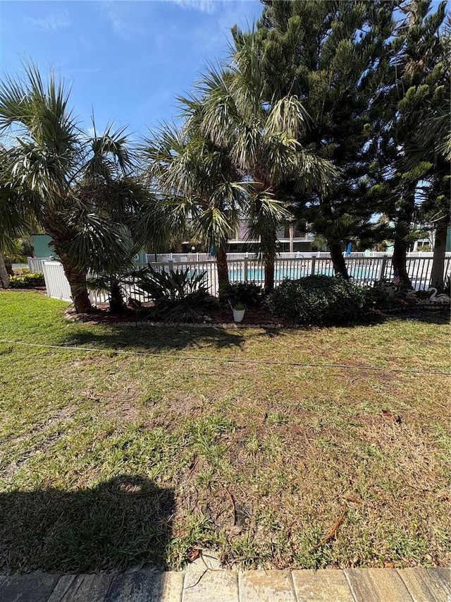 view of yard featuring a fenced in pool