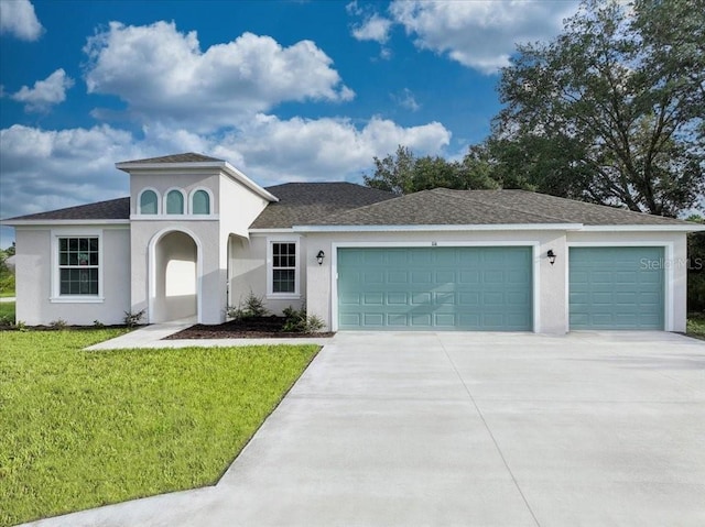 view of front of home featuring a front yard and a garage