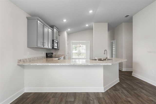 48 Bannbury Ln, Palm Coast, FL 32137 - kitchen with stainless steel appliances, gray cabinets, a sink, baseboards, and dark wood-style floors