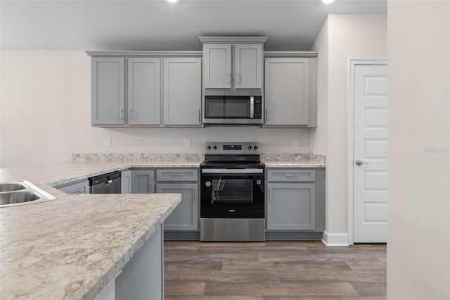48 Bannbury Ln, Palm Coast, FL 32137 - kitchen with stainless steel appliances, gray cabinets, light countertops, dark wood-style floors, and recessed lighting