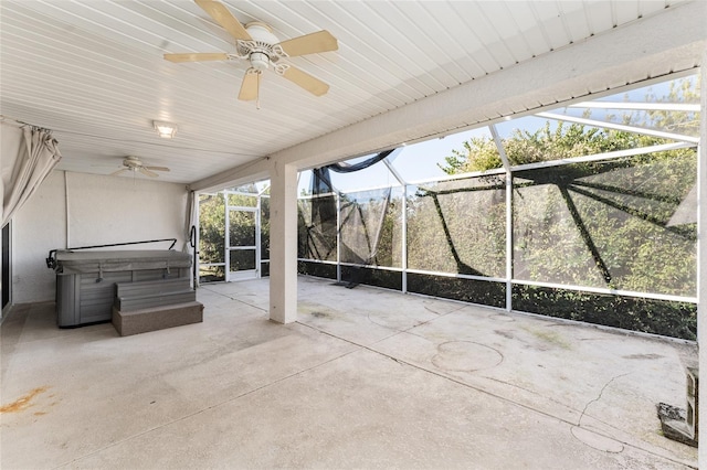 view of patio / terrace with a lanai, a hot tub, and ceiling fan