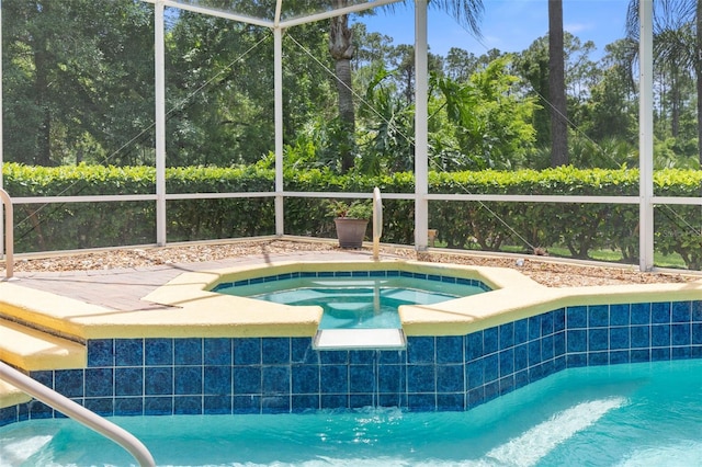 view of pool featuring an in ground hot tub