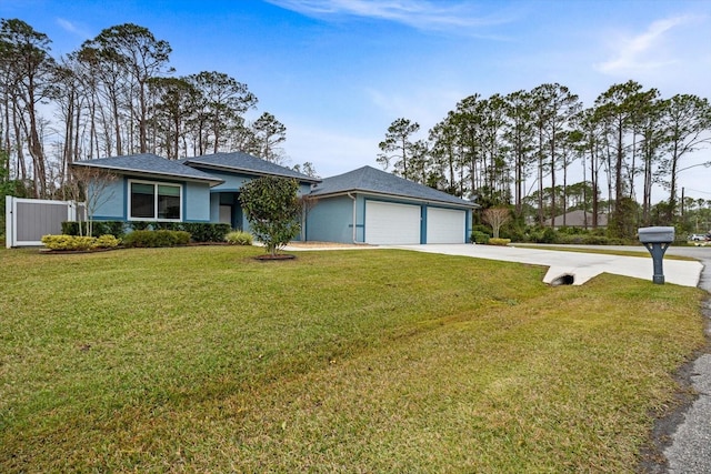 view of front of property featuring a garage and a front yard