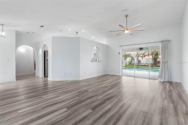 empty room featuring light hardwood / wood-style floors and ceiling fan