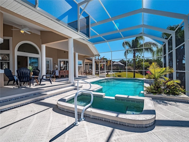 view of pool featuring a lanai, a patio area, ceiling fan, and an in ground hot tub