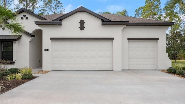 view of front facade featuring a garage