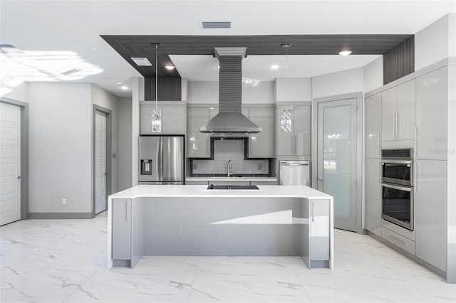 kitchen with pendant lighting, sink, backsplash, stainless steel appliances, and a center island