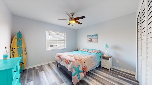 bedroom with dark wood-type flooring and ceiling fan