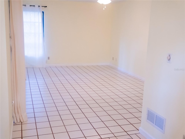 spare room featuring visible vents and light tile patterned floors