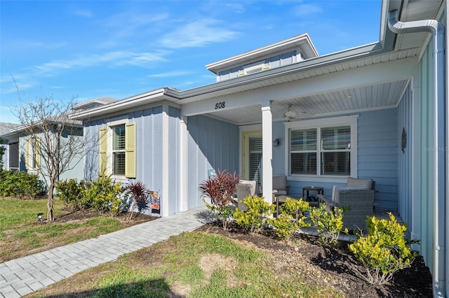 entrance to property featuring a porch