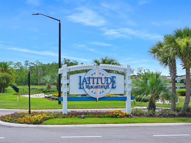 community sign featuring a yard