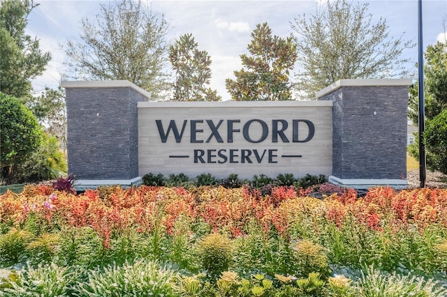 view of community / neighborhood sign