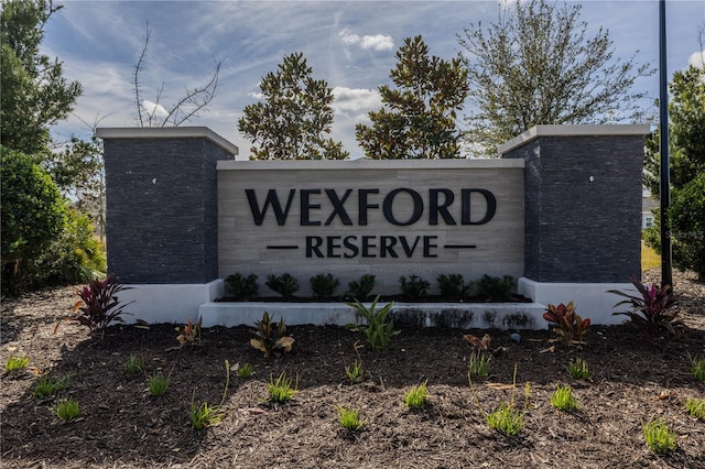 view of community / neighborhood sign