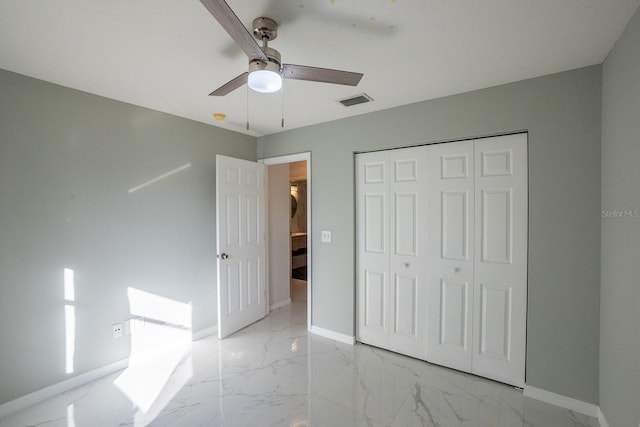 unfurnished bedroom featuring ceiling fan and a closet