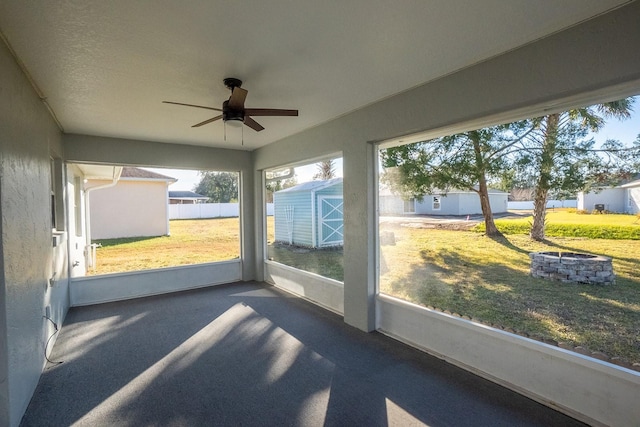 sunroom / solarium with ceiling fan