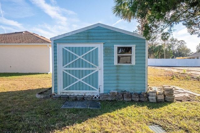 view of outdoor structure with a yard