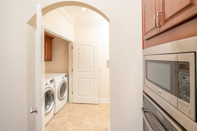 clothes washing area with ornamental molding, light tile patterned floors, and independent washer and dryer