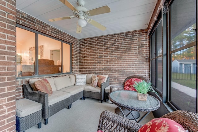 sunroom with ceiling fan