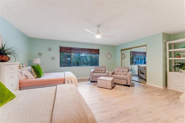 bedroom featuring a closet, a textured ceiling, ceiling fan, and light hardwood / wood-style flooring