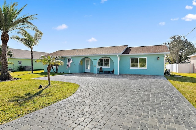 ranch-style house featuring a front lawn