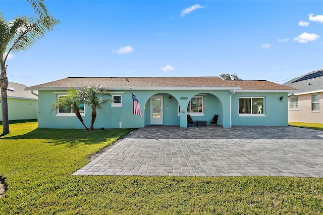 view of front of house featuring a front yard