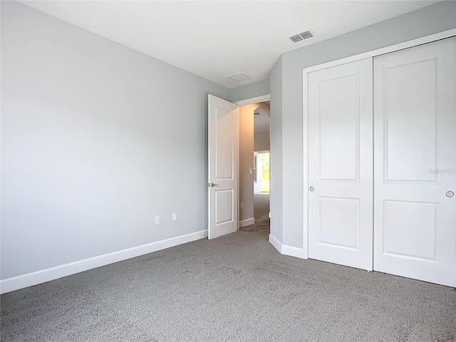 unfurnished bedroom with carpet flooring and a closet