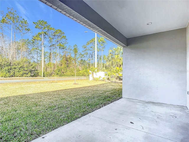 view of yard with a patio