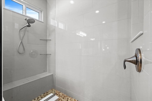 bathroom featuring tiled shower