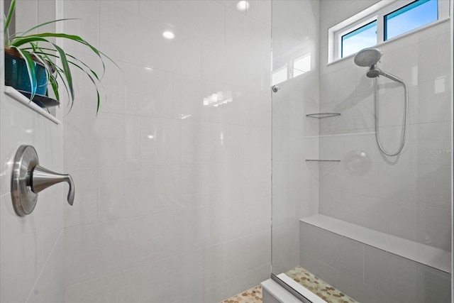 bathroom featuring tiled shower