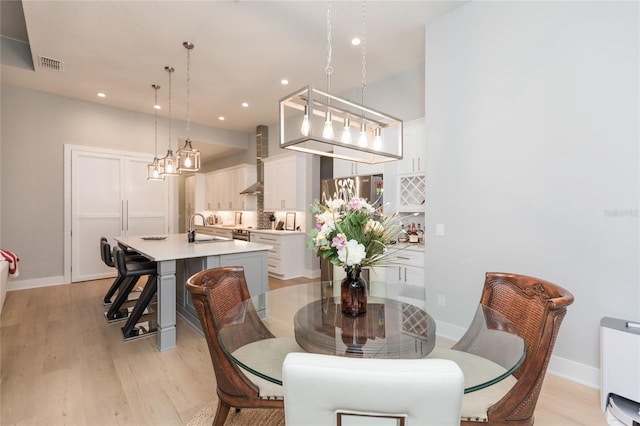 dining space with recessed lighting, light wood-style floors, visible vents, and baseboards