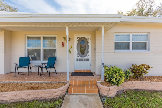 entrance to property featuring covered porch