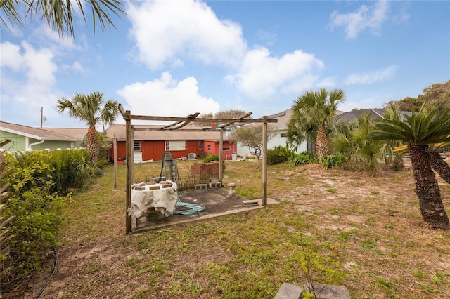 view of yard featuring a pergola