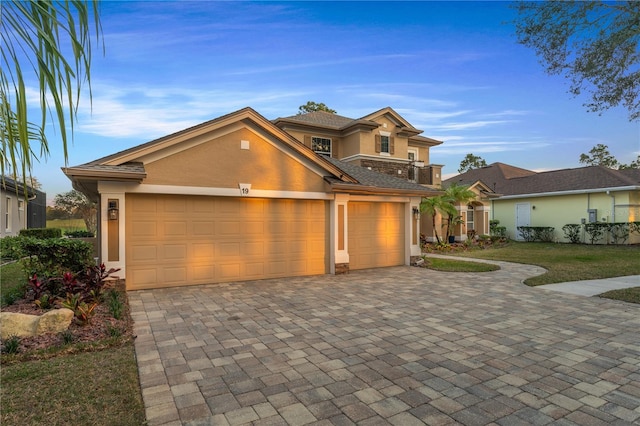 view of front facade featuring a garage and a front yard