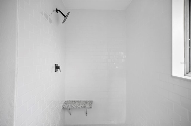 bathroom featuring a tile shower