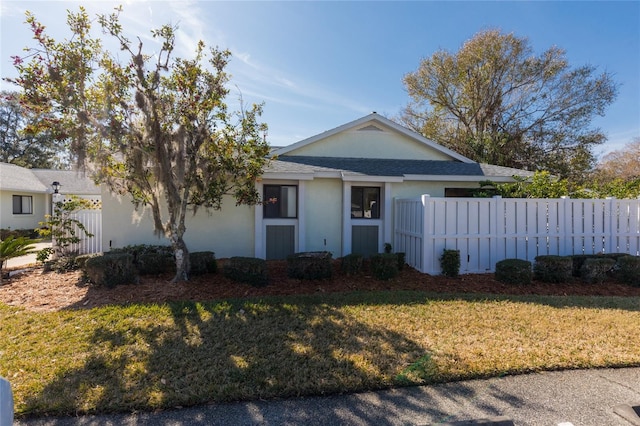 single story home with a front yard