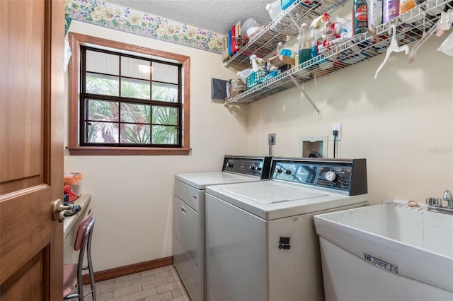 laundry room featuring sink, a textured ceiling, and independent washer and dryer