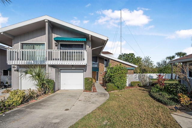 view of front facade featuring a garage and a front lawn