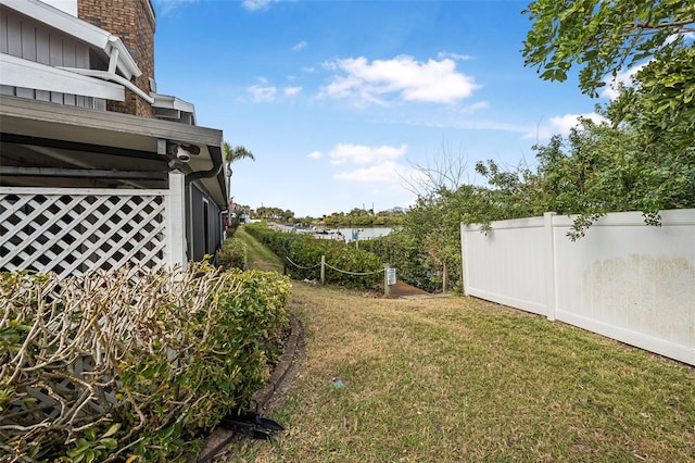 view of yard featuring a water view