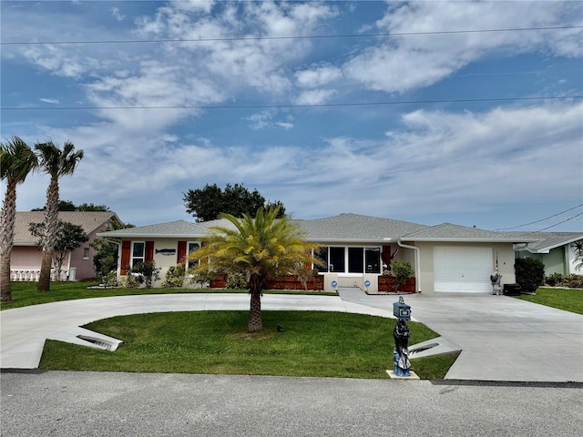 15 Cloverdale Ct S, Palm Coast, FL 32137 - ranch-style house featuring curved driveway, a front lawn, and a garage
