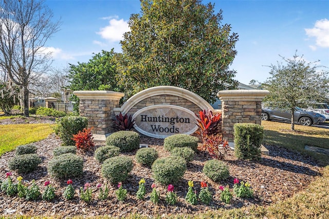 view of community / neighborhood sign