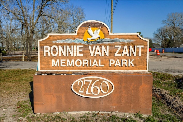 view of community / neighborhood sign