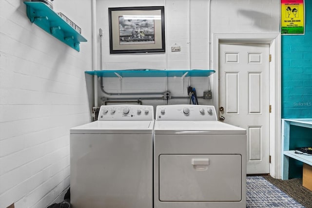 laundry room with washing machine and dryer