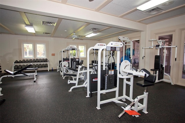 exercise room featuring ceiling fan