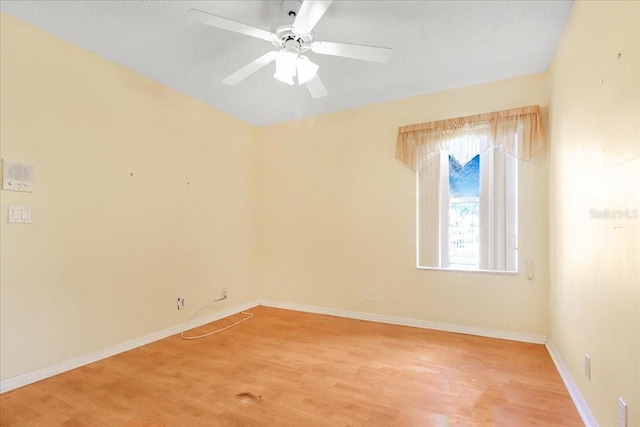 unfurnished room featuring light hardwood / wood-style flooring and ceiling fan