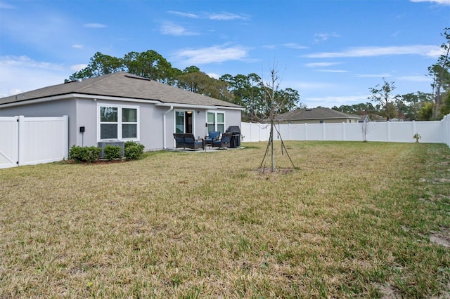 back of house featuring a lawn