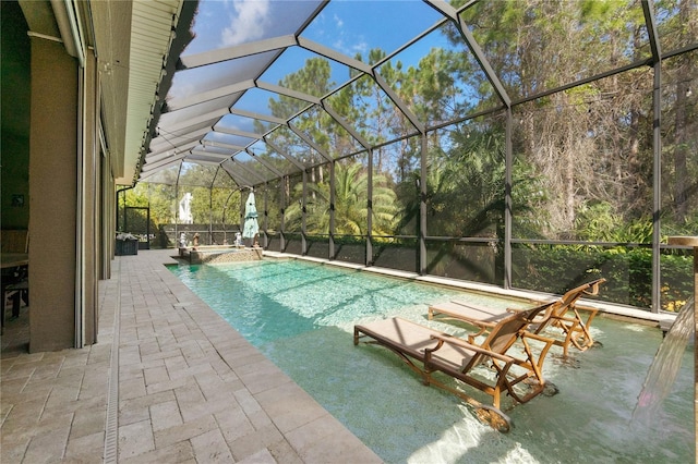 view of swimming pool with a lanai, a patio area, and a jacuzzi