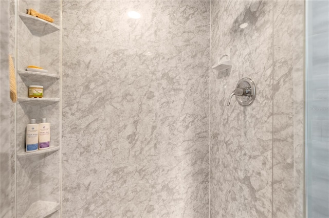 details featuring tiled shower