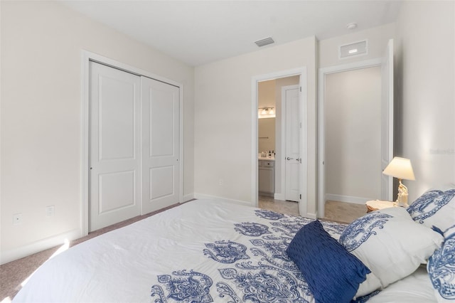 bedroom featuring light carpet, baseboards, visible vents, and a closet